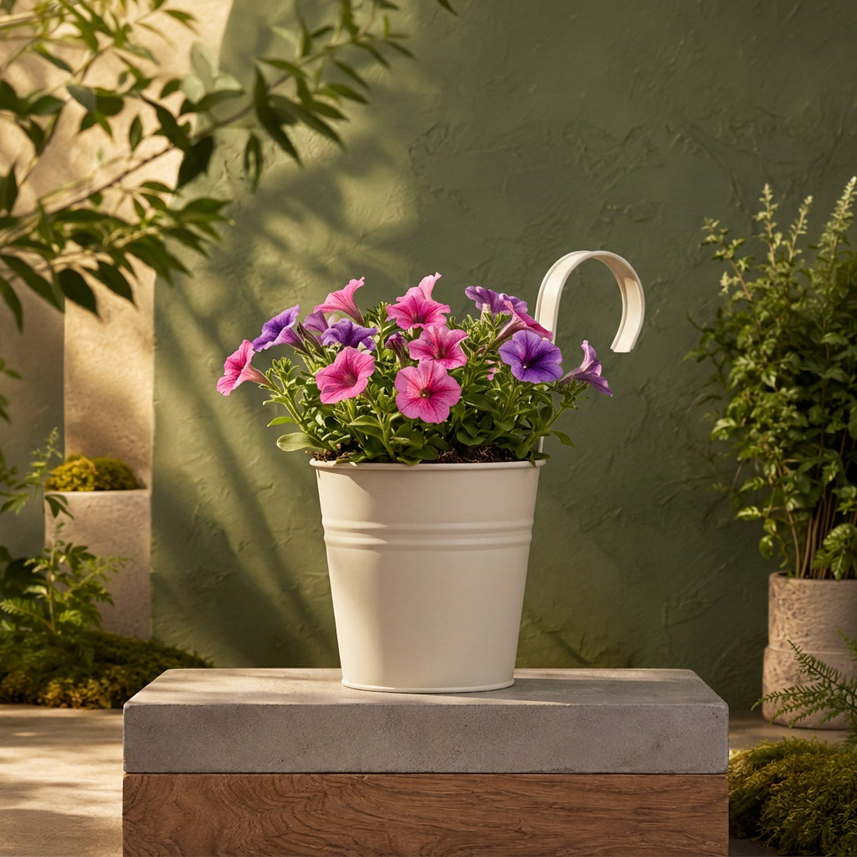 Hanging Railing Pot